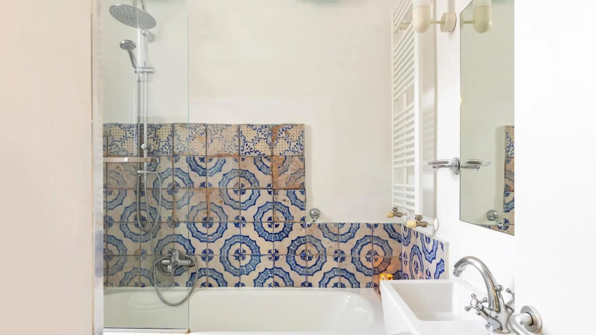 Colosseo Apartment- Heart Of Rione Monti Rome Apartment